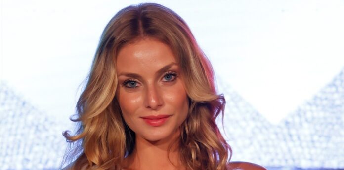 MARTINA STUMBO VIENE ELETTA MISS CITTÀ DI MOTTAFOLLONE 2022